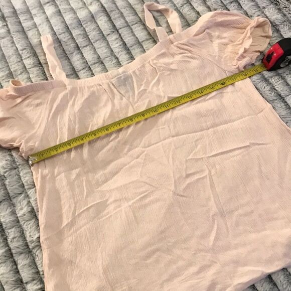 Cute off the shoulder bobeau top - Picture 3 of 5